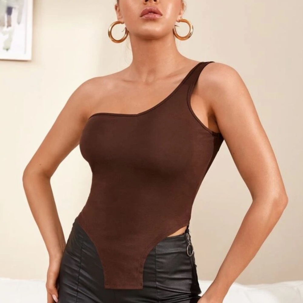 One shoulder solid top